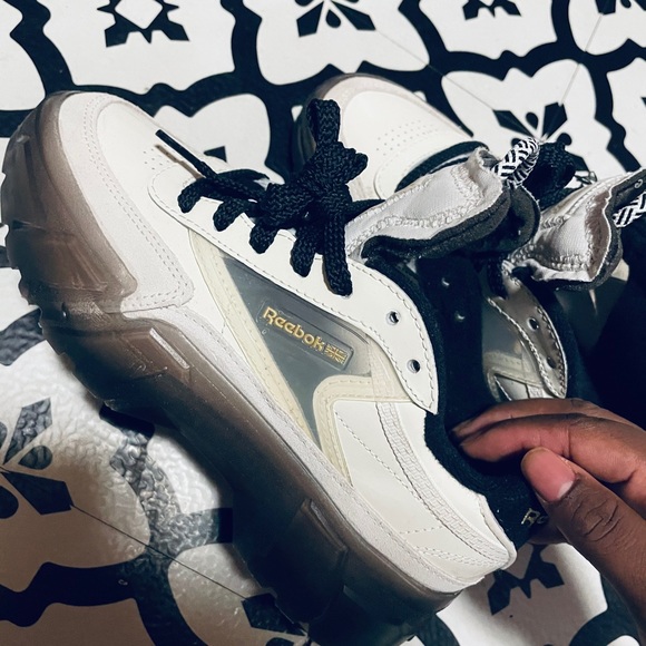 Reebok Womens Cardi B Sneakers Size 5 1/2 - Picture 1 of 7